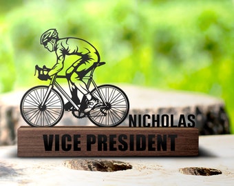 Placa de escritorio con nombre de bicicleta personalizada, placa con nombre de ciclista personalizada, placa de escritorio para oficina, estante de mesa, placa de ciclista, regalo de graduación de doctorado, decoración