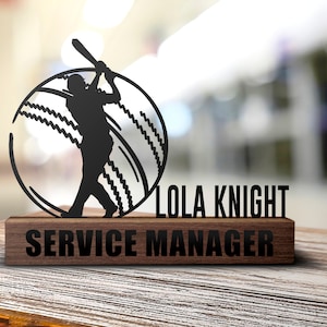 Targa da scrivania personalizzata con nome da cricket, cuneo, targa personalizzata con nome da giocatore di cricket, cartello per ufficio, decorazione sportiva per laurea, regalo per la casa, caverna dell&#39;uomo