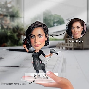 Custom Hairdresser Figurine Trinket Caricature Portrait Desk Name Plate Personalized Acrylic Cartoon Funny Hair Stylist Plaque Gift For Her