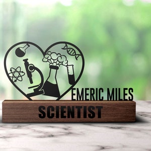 Benutzerdefinierte Wissenschaftler Schreibtisch Namensschild Keil Personalisierte Wissenschaftsliebhaber Typenschild Büroschild Plaque Regal Tabletop Science Lab Geschenk Dekor