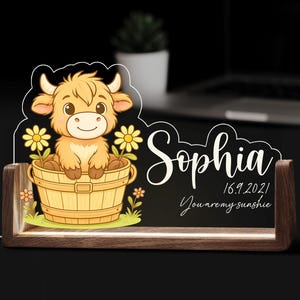 Luce notturna personalizzata a forma di mucca delle Highlands, lampada in acrilico con nome personalizzato e base in legno per neonati, decorazione per la cameretta dei bambini, regalo di compleanno per baby shower.