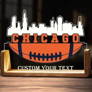 Anpassad Chicago Skyline skrivbordsnamnskylt Personlig amerikansk fotboll LED-ljus Träbas Akryl Kontorstillbehör Tränamnskylt Dekor