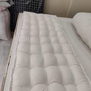 Met natuurlijke merinowol gevulde handgestikte zachte Shikibuton-mattopper futon met katoenen hoes, aanpasbaar