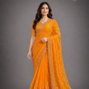 Brud Haldi Wear Gul Fendy Sidensari med Invecklade Pärlor och Paljetter