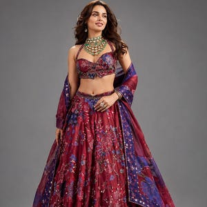 Conjunto de lehenga Titli con blusa estilo mariposa y estampados florales: lehenga india para fiestas.