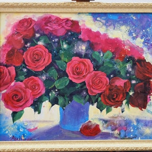 Rosen in blauer Vase