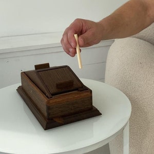 Distributore di sigarette "Duo" / Portasigarette in legno di quercia affumicato / Scatola per sigarette fatta a mano / Contenitore per sigarette ecologico / Design unico in legno