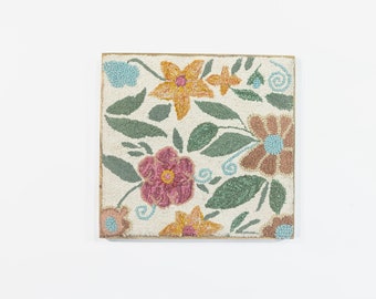 ARTISAN Tufted WALL HANGING, Décoration murale faite à la main Art mural moderne Accent Bois de mangue avec livraison gratuite World Wide Wall Decor Floral