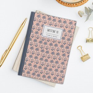 personalisierbares Notizbuch Natur rosa, personalisiertes Notizbuch, Hardcover Notizbuch, Blumen Notizbuch, einzigartiges Geschenk für sie, Weihnachtsgeschenk für sie