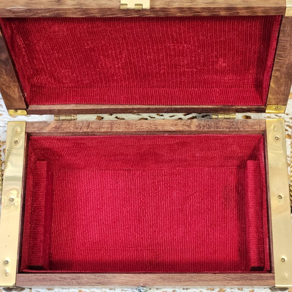 Treasure chest vintage wooden jewelry box - image 8