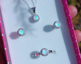 Regenbogen Mondstein Schmuckset: 925 Sterling Silber Ring, Ohrstecker, Anhänger