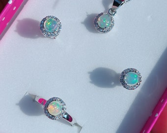 Conjunto de joyas de ópalo etíope: anillo, pendientes y colgante de plata de ley 925.