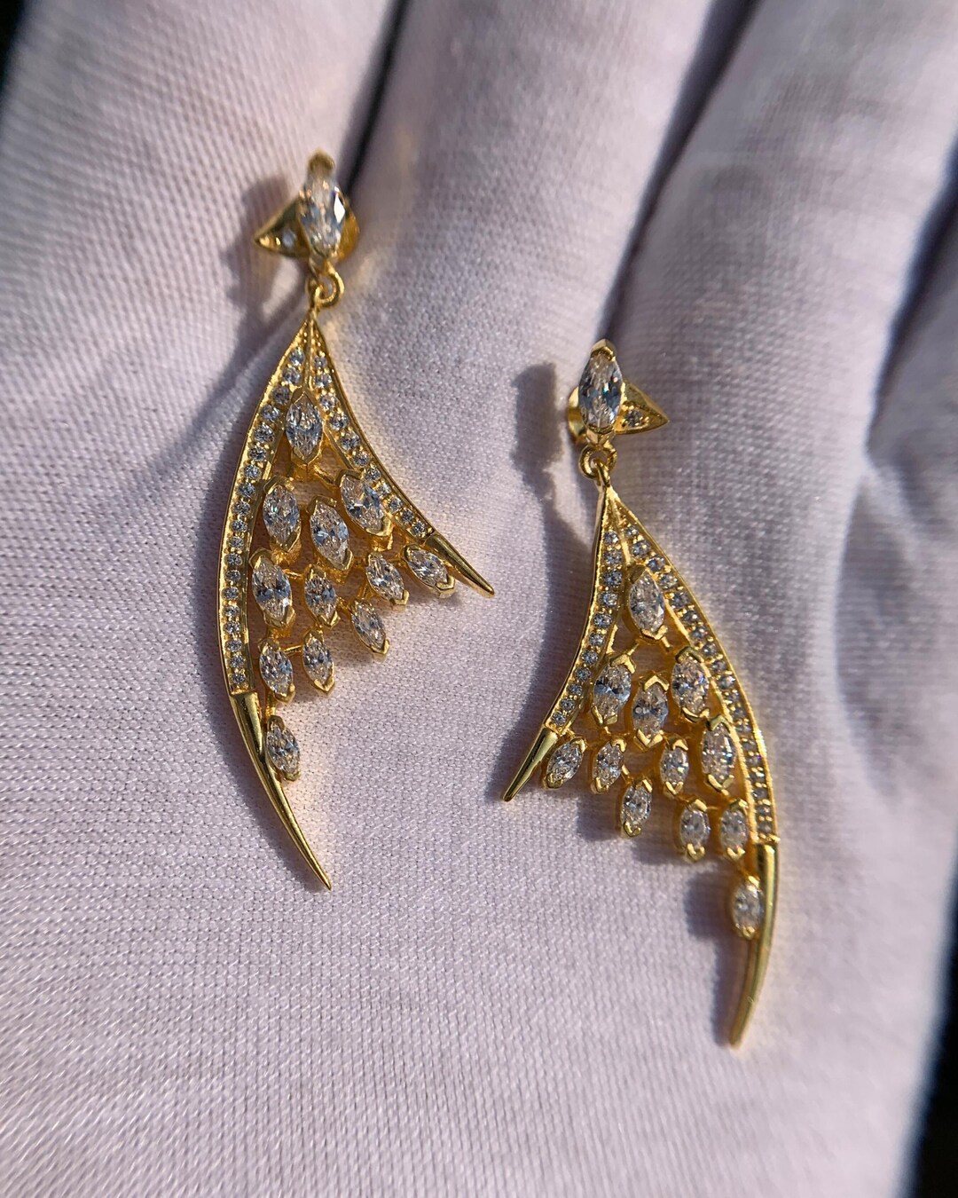 モアッサナイト 花形スタッドピアス モアッサナイト花柄スタッドピアス：925シルバー、ゴールドメッキ