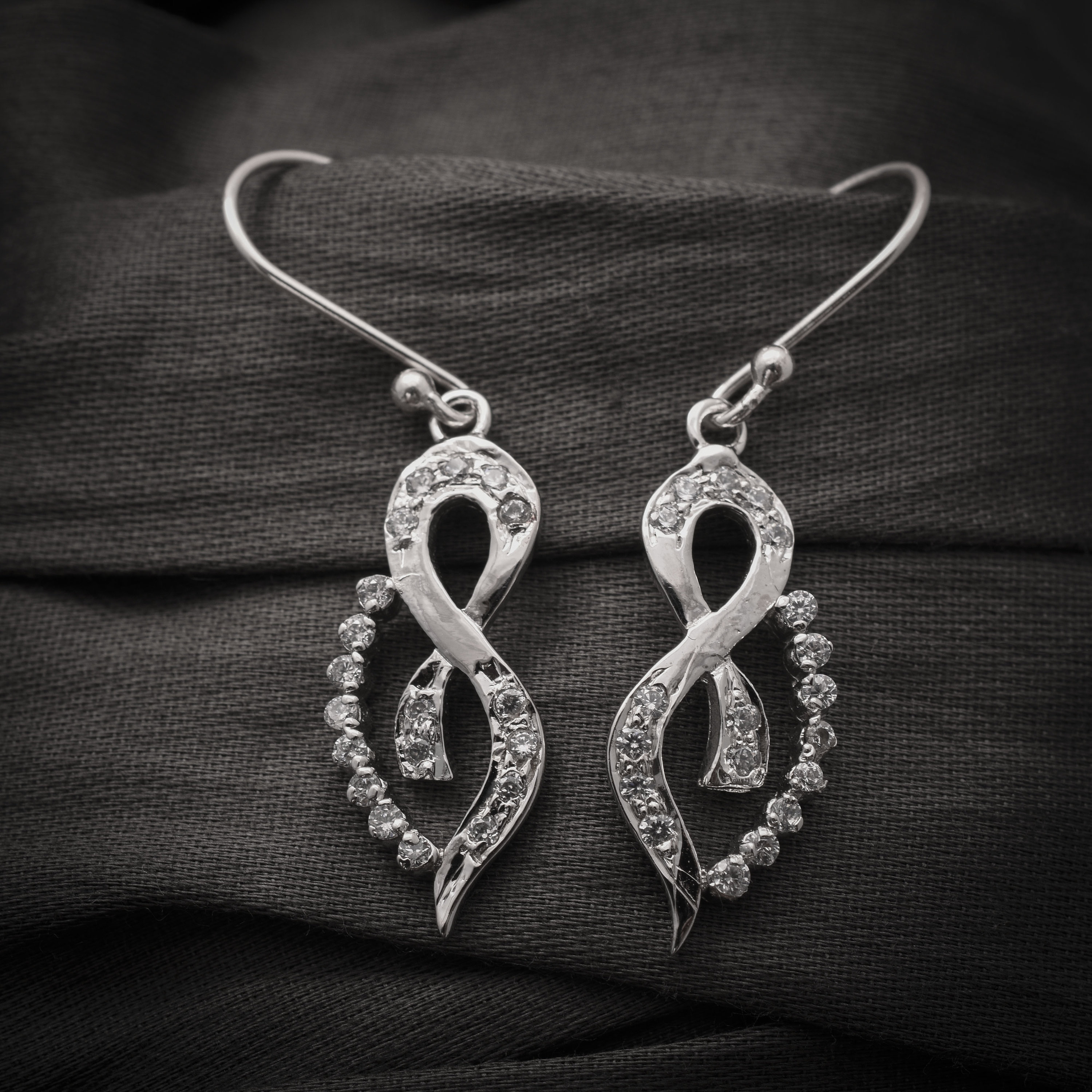 Orecchini a cerchio in argento Sterling 925 con zirconi cubici