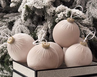 Adornos navideños de terciopelo beige neutro - bolas navideñas beige frío de 4", juego de 6 piezas para decoración de árbol