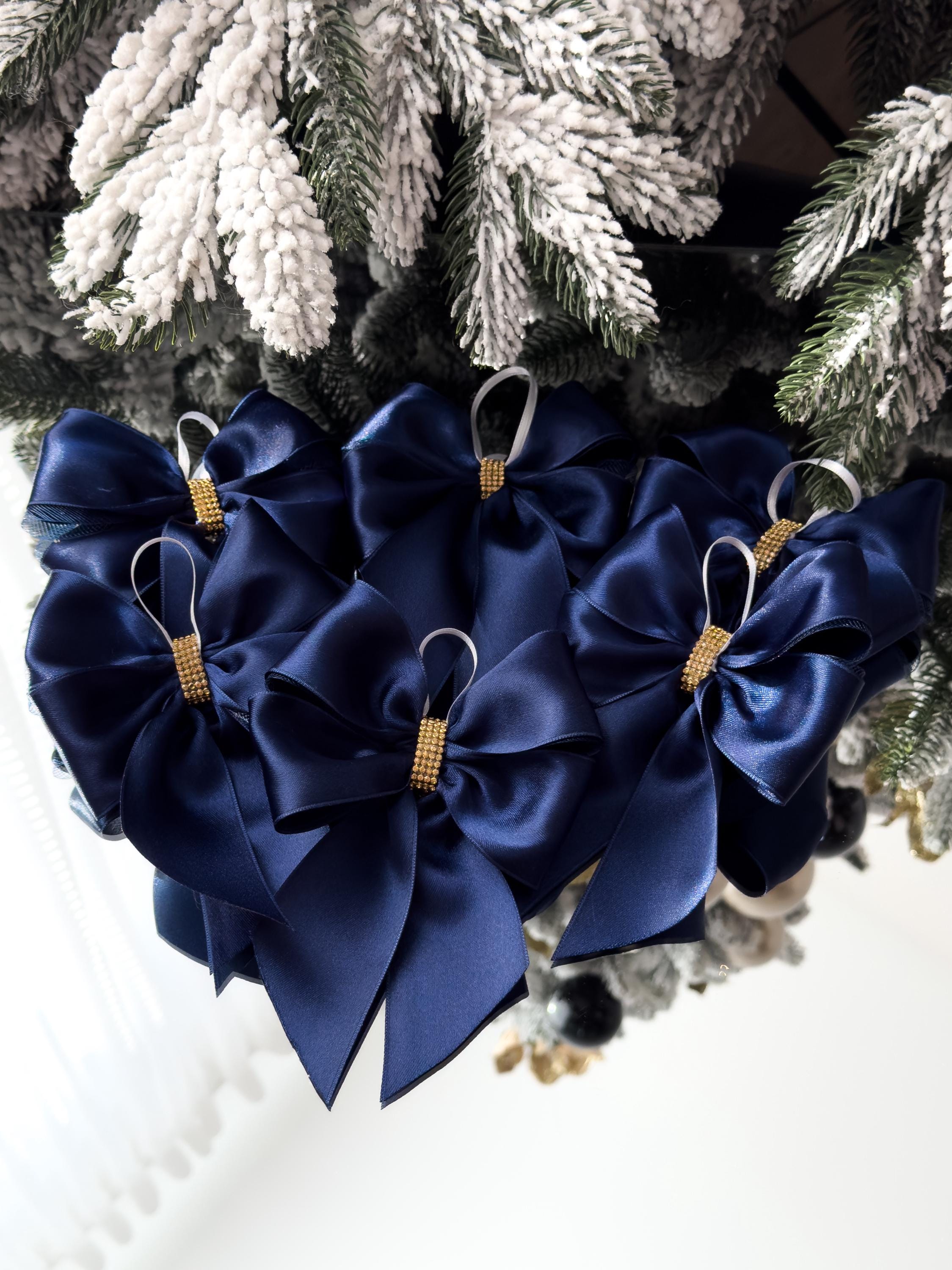 クリスマスネイビーブルーのリボン、ブルーのクリスマスツリー