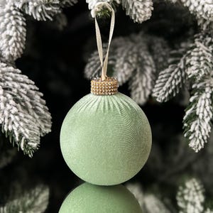 Adornos navideños de terciopelo verde salvia 3.15": Bolas navideñas irrompibles hechas a mano con diamantes de imitación de cristal