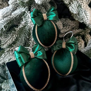 GREEN EMERALD CHRISTMAS 3.15 Velvet Decorations, 5pcs Set, Emerald ...