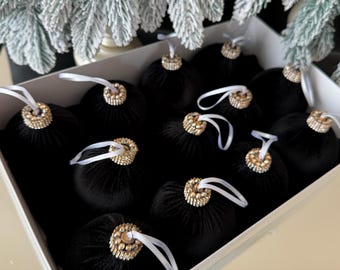 Juego de 12 adornos navideños de terciopelo negro, con pedrería de 8 cm (3,15 pulgadas).