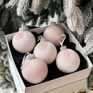 BLUSH PINK CHRISTMAS Dekorationen 5er Set, Weihnachtsbaumschmuck,Samt Christbaumkugeln,Weihnachtskugeln,rosa Urlaub Dekor für Zuhause tr