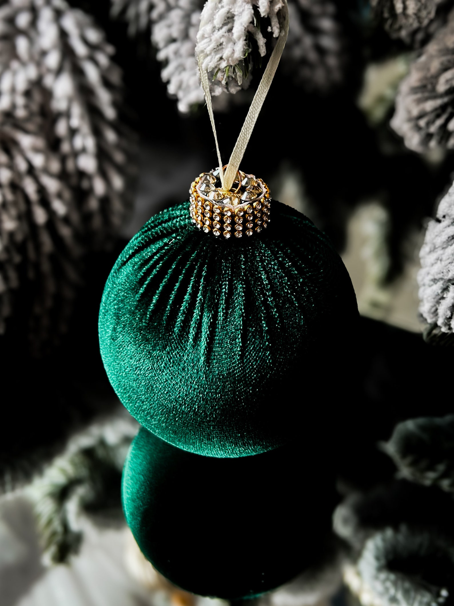 EMERALD TREE DECORATIONS Handmade Velvet Christmas Tree Decorations