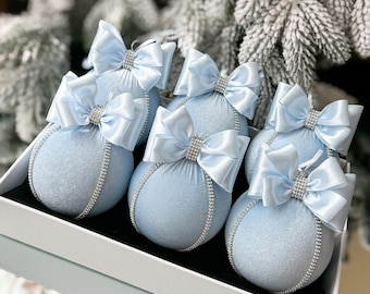 Adorno navideño de terciopelo azul bebé hecho a mano: Bola de cristal con estrás (9,97 cm)