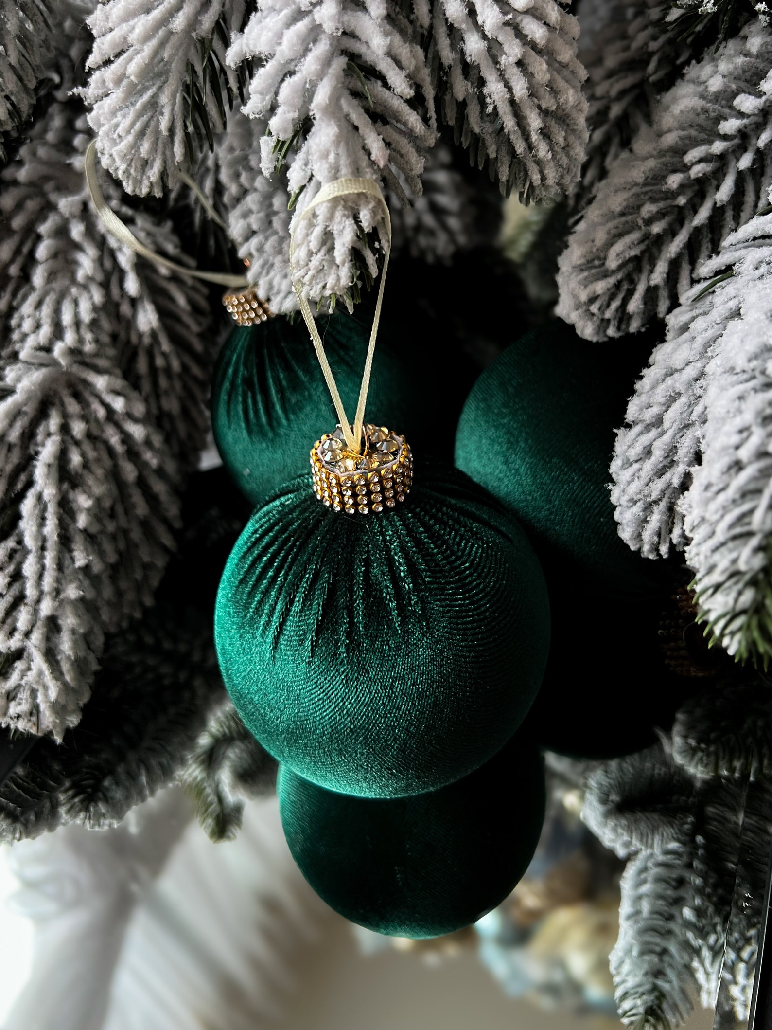 EMERALD TREE DECORATIONS Handmade Velvet Christmas Tree Decorations