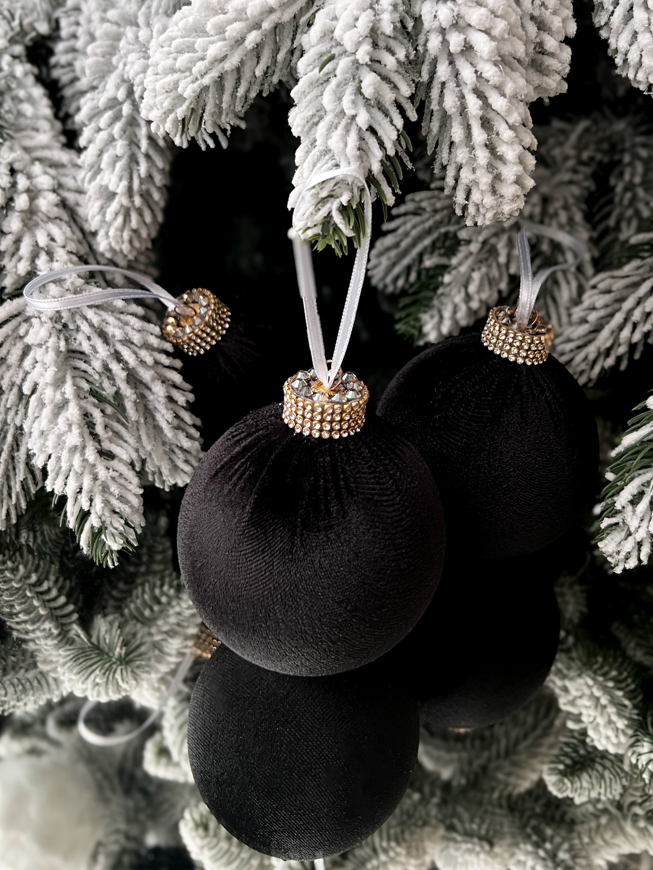 ブラックベルベットのクリスマスオーナメント 3.15/4インチ：手作りの