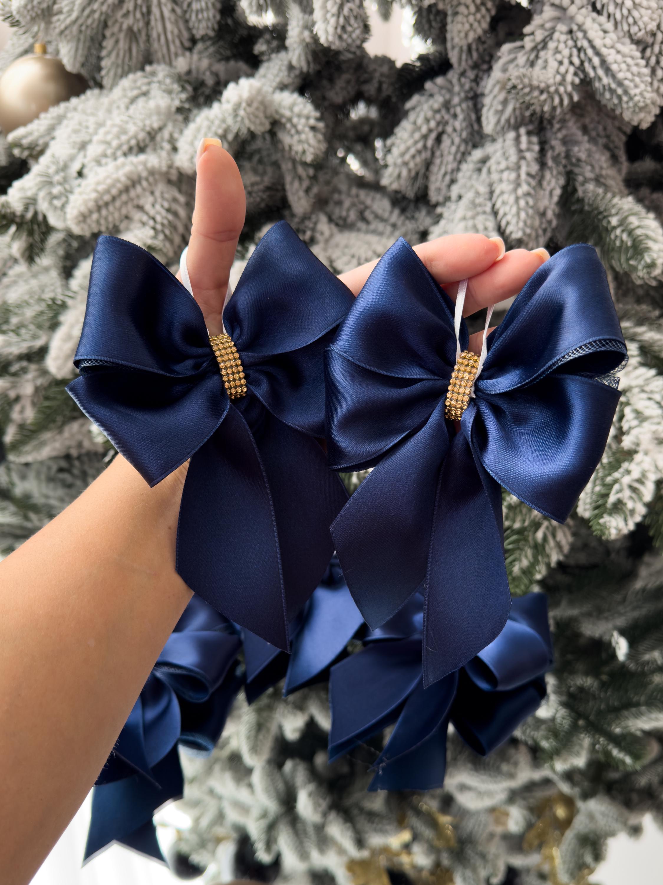 クリスマスネイビーブルーのリボン、ブルーのクリスマスツリー