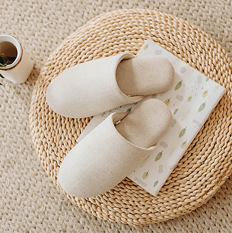 Japanische Hausschuhe aus Leinen und Baumwolle im minimalistischen Stil mit Comfort und Silence-Design Bild 4