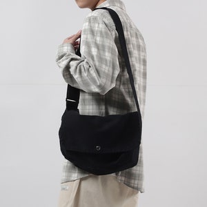 Sac de messager bandoulière en toile coton biologique et fait main artisanal en style minimaliste japonais Noir