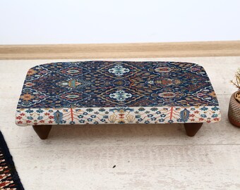Anatolian Rug Footstool, Kilim Ottoman Seat, Ethnic Accent Stool with Traditional Design, Rustic Bohemian Footrest for Living Room
