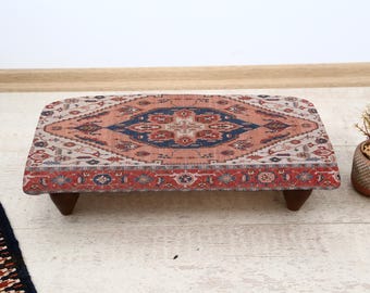 Anatolian Rug Footstool, Kilim Ottoman Seat, Ethnic Accent Stool with Traditional Design, Rustic Bohemian Footrest for Living Room