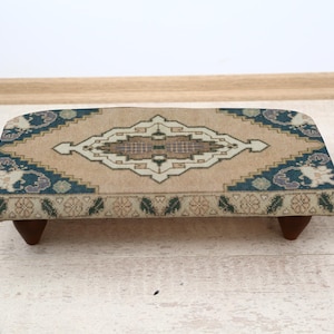 Rug Patterned Oriental Footstool, Small Upholstered Ottoman with Kilim Design, Ethnic Boho Seat for Living Room or Entryway, Oriental Stool