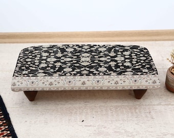 Taburete de estilo bohemio, otomana tapizada a mano con tela Kilim, pequeño banco tribal para sala de estar o dormitorio, reposapiés rústico.