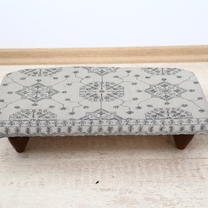 Cozy Footstool with Abstract Rug Pattern, Kilim Upholstered Stool, Ethnic Decorative Accent Stool, Rustic Footrest for Bedroom, Cozy Stool