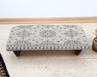 Cozy Footstool with Abstract Rug Pattern, Kilim Upholstered Stool, Ethnic Decorative Accent Stool, Rustic Footrest for Bedroom, Cozy Stool