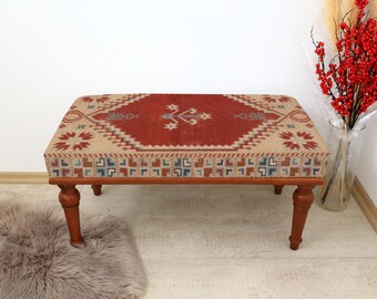 Banco Kilim, Banco Otomano, Banco Estofado, Banco com Tapete Turco, Banco Decorativo para Casa, Banco Artesanal, Banco com Estampa Étnica, Banco para Quarto