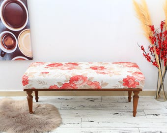 Taburete con diseño floral, tocador tapizado para dormitorio o entrada, banco otomano rústico, mueble decorativo hecho a mano, reposapiés bohemio.