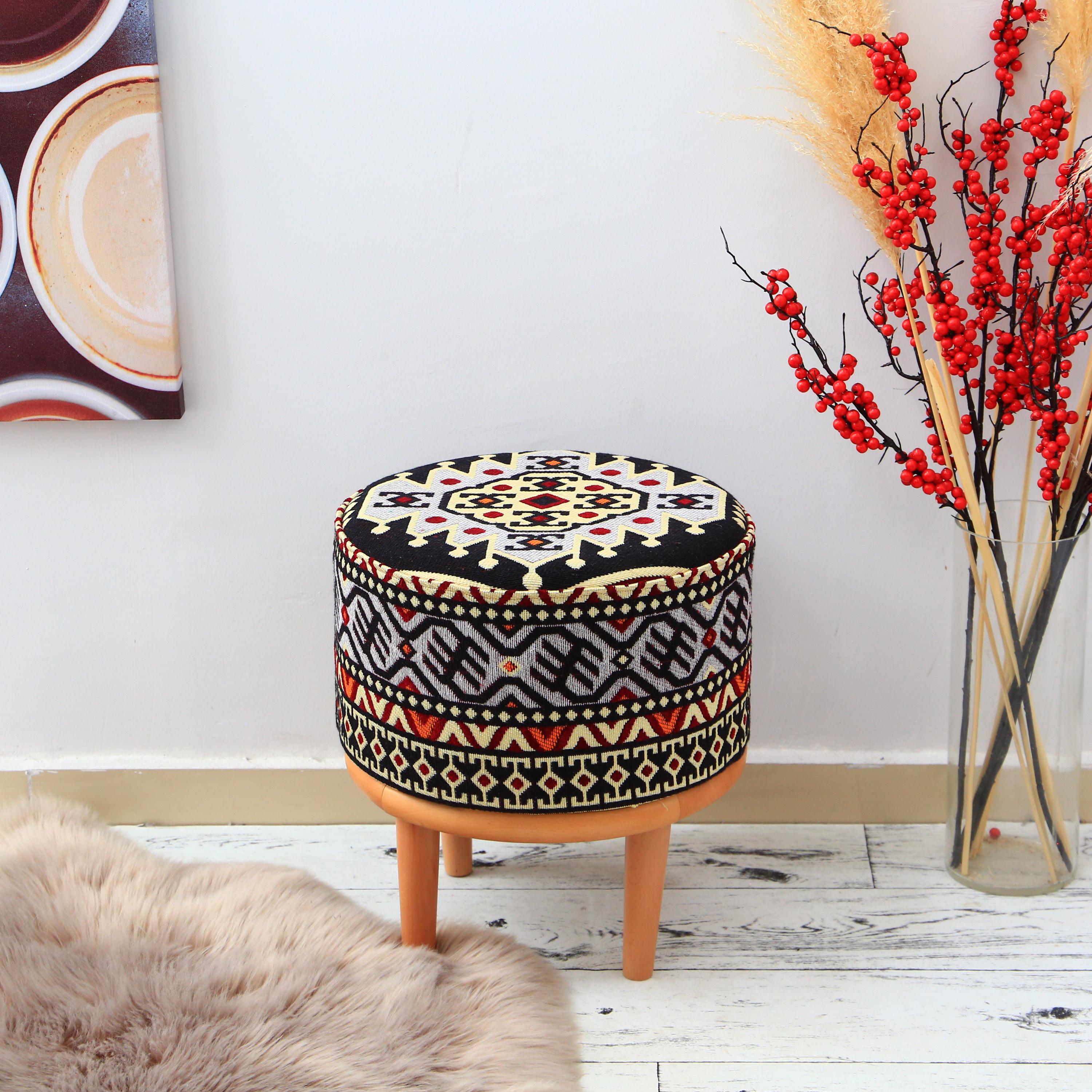 ラベンダーグレーのキリムプーフ、ラウンドトライバルオットマンシート