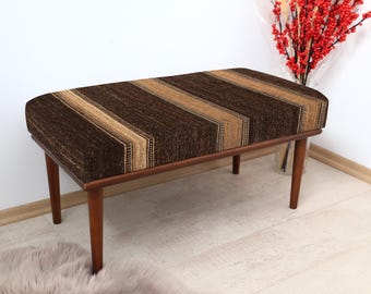 Banco turco Kilim, banco elegante, banco rústico para la decoración del hogar, banco con diseño de alfombra nómada, banco con patas de madera hechas a mano, banco otomano de estilo retro.