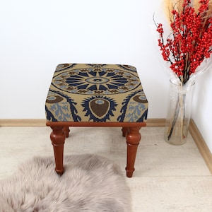 Stylish Ottoman Bench, Handmade Upholstered Seat, Elegant Home Accent, Handcrafted Stylish Ottoman Bench, Modern Upholstered Pouf