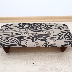 Classic Elegant Patterned Footstool, Handmade Kilim Ottoman, Vintage Style Footrest for Cozy Living Room Decor, Classic Footstool