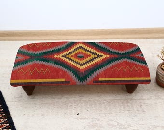 Comfortabele poef in kelimstijl met vintage look, comfortabele voetenbank voor een gezellig etnisch en rustiek interieur, retro bank
