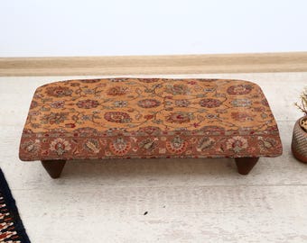 Floral Rug Footstool with Artistic Bloom Design, Bohemian Ottoman Seat, Ethnic Flower Accent Stool, Vintage-Inspired Footrest, Cozy Stool