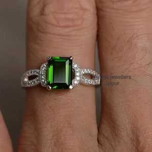 Sierlijke Emerald Ring, Stapelen Ring, Lab Emerald Ring, 925 Zilveren Ring, Minimalistische Ring, Verjaardag Ring, Gepersonaliseerde Ring, Cadeau voor vrouwen
