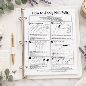 Puede incluir: Una carpeta blanca de tres anillas que contiene una hoja de instrucciones titulada How to Apply Nail Polish. El documento presenta seis pasos numerados con dibujos de líneas en blanco y negro que ilustran técnicas de cuidado de uñas, limpieza y aplicación de esmalte.