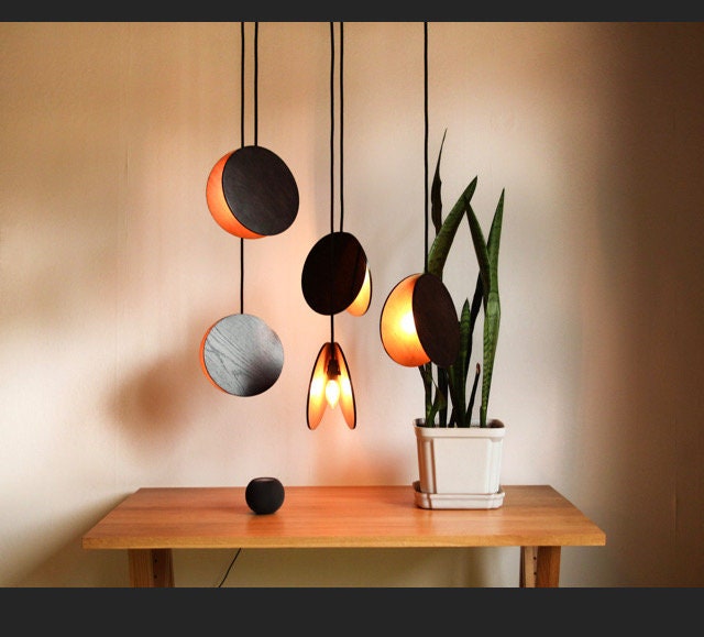 Holzglanz - Design LED-Zirbenlampe 12,5 x 12,5 x 26 cm - hochwertige  Schlafzimmer-Lampe aus Zirbenholz - Duftlampe mit angenehmen Zirbenduft 