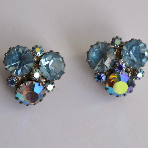 1950s Weiss USA Swarovski Aurora Borealis Pale Blue Crystal Glitterball Pyramid Vintage Clip On Earrings