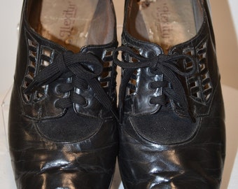 1930s, UK7 40, Black cutwork leather & Suede, lace up, block heel, vintage shoes.